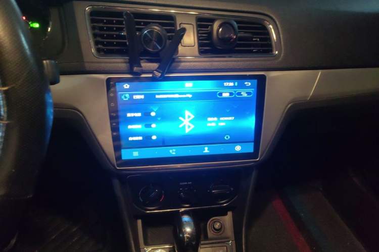 Used Volkswagen Lavida 2017 1.6L Automatic Comfort Edition Audio And AC Panel