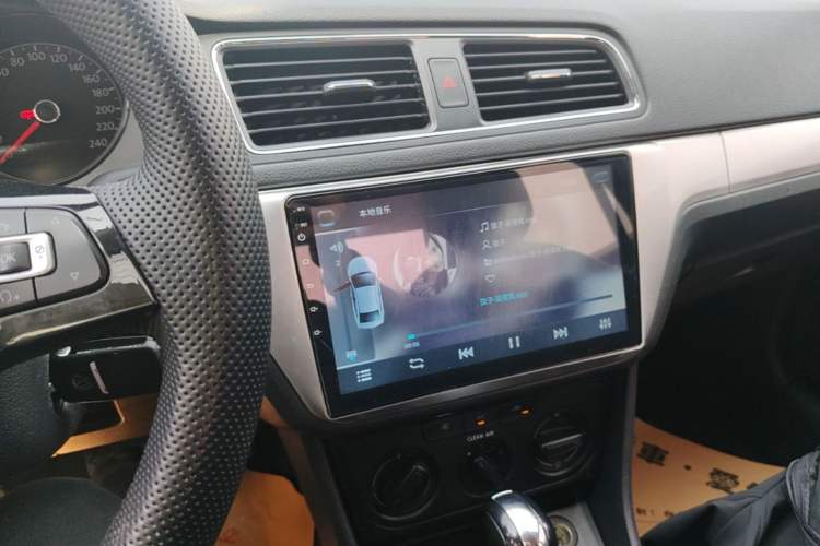 Used Volkswagen Lavida 2017 1.6L Automatic Fashion Edition Audio And AC Panel