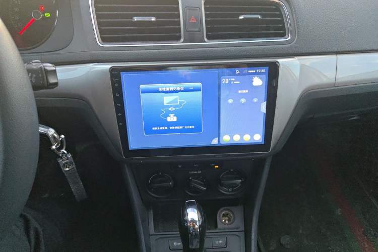 Used Volkswagen Lavida 2017 1.6L Automatic Fashion Edition Audio And AC Panel