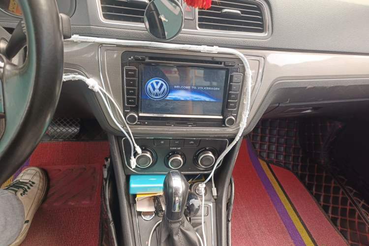 Used Volkswagen Lavida 2017 1.6L Automatic Comfort Edition Audio And AC Panel