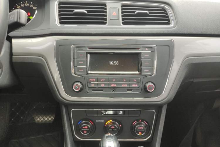 Used Volkswagen Lavida 2017 230TSI DSG Comfort Edition Audio And AC Panel