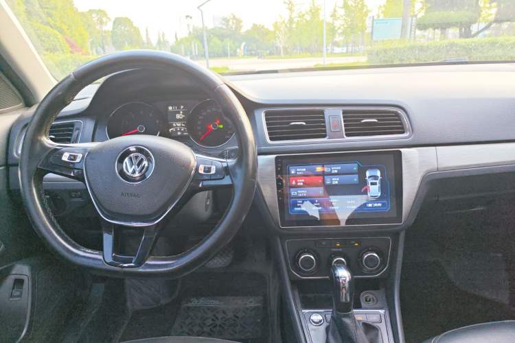 Used Volkswagen Lavida 2017 1.6L Automatic Comfort Edition Audio And AC Panel