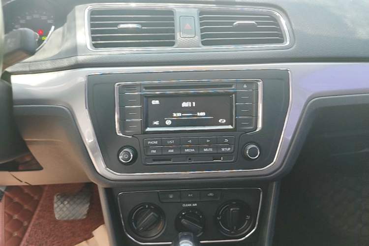 Used Volkswagen Lavida 2017 1.6L Automatic Comfort Edition Audio And AC Panel