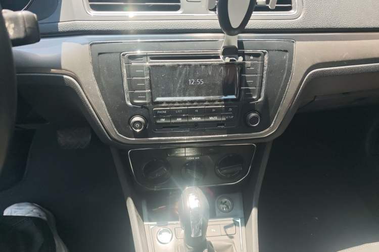 Used Volkswagen Lavida 2017 1.6L Automatic Comfort Edition Audio And AC Panel