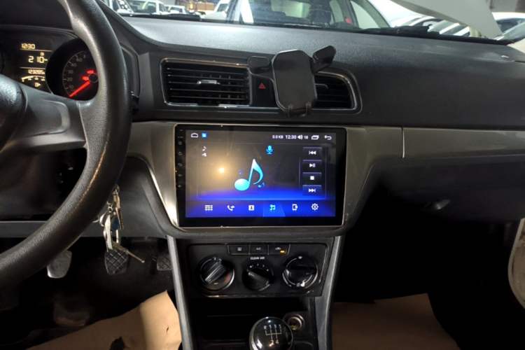 Used Volkswagen Lavida 2017 1.6L Manual Fashion Edition Audio And AC Panel