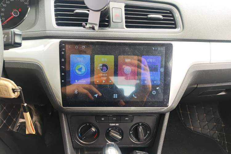 Used Volkswagen Lavida 2017 1.6L Automatic Fashion Edition Audio And AC Panel