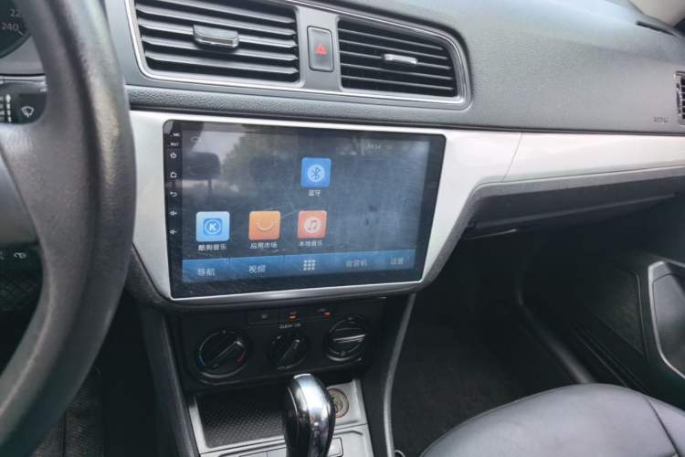 Used Volkswagen Lavida 2017 1.6L Automatic Fashion Edition Audio And AC Panel