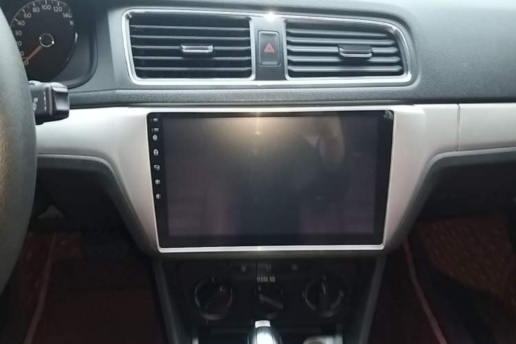 Used Volkswagen Lavida 2017 1.6L Automatic Fashion Edition Audio And AC Panel