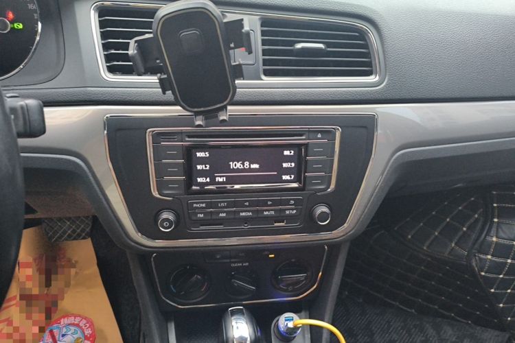 Used Volkswagen Lavida 2017 1.6L Automatic Comfort Edition Audio And AC Panel