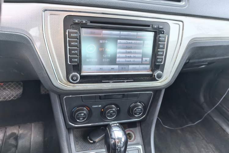 Used Volkswagen Lavida 2017 230TSI DSG Comfort Edition Audio And AC Panel