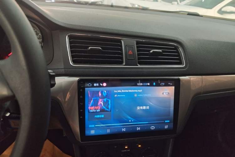 Used Volkswagen Lavida 2017 1.6L Automatic Fashion Edition Audio And AC Panel