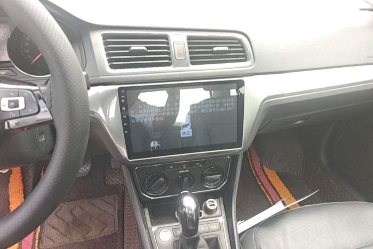 Used Volkswagen Lavida 2017 1.6L Automatic Comfort Edition Audio And AC Panel