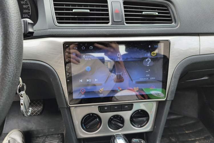 Used Volkswagen Lavida 2017 1.6L Automatic Fashion Edition Audio And AC Panel