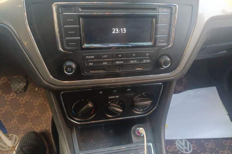 Used Volkswagen Lavida 2017 1.6L Manual Comfort Edition Audio And AC Panel