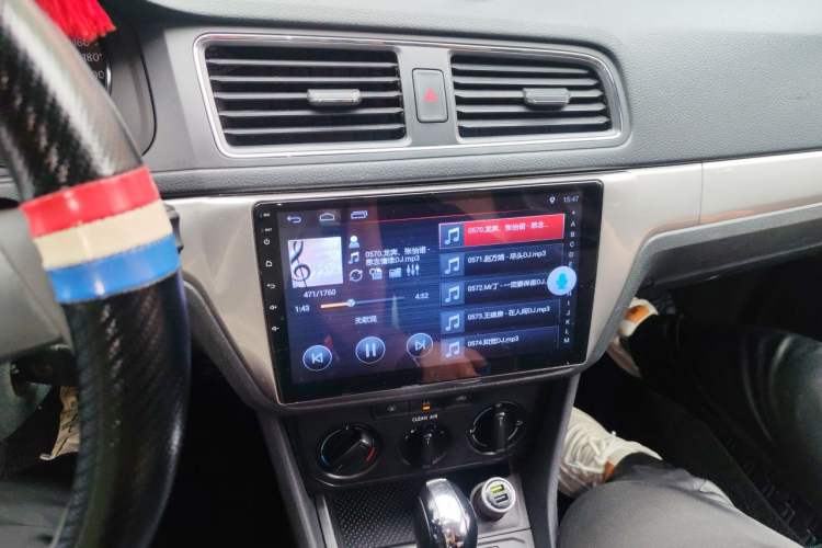 Used Volkswagen Lavida 2017 1.6L Automatic Fashion Edition Audio And AC Panel