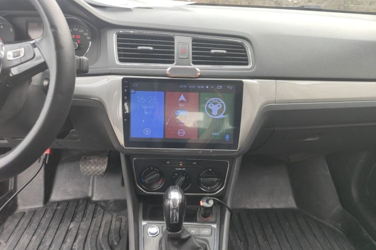 Used Volkswagen Lavida 2017 1.6L Automatic Comfort Edition Audio And AC Panel