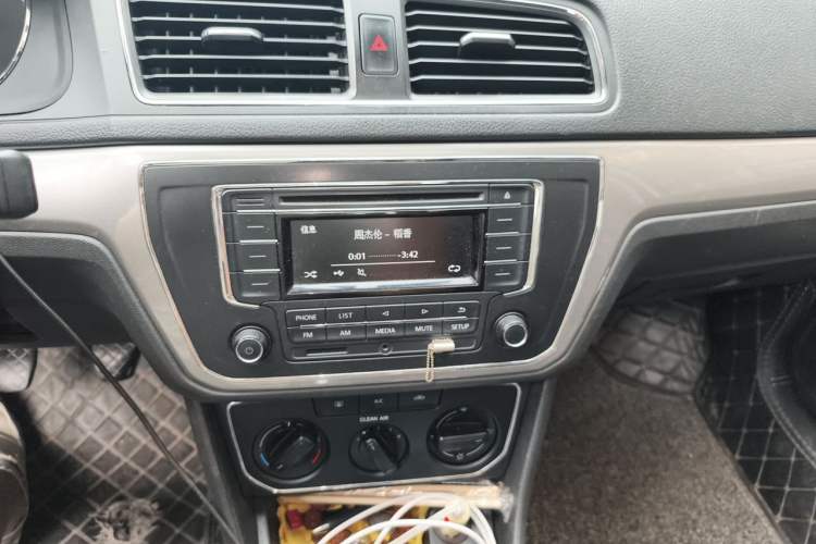Used Volkswagen Lavida 2017 1.6L Manual Comfort Edition Audio And AC Panel