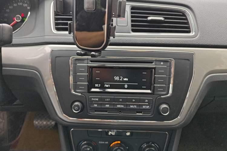 Used Volkswagen Lavida 2017 230TSI DSG Comfort Edition Audio And AC Panel