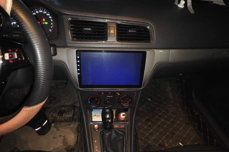 Used Volkswagen Lavida 2017 1.6L Automatic Comfort Edition Audio And AC Panel