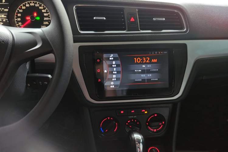 Used Volkswagen Lavida 2017 1.6L Automatic Fashion Edition Audio And AC Panel