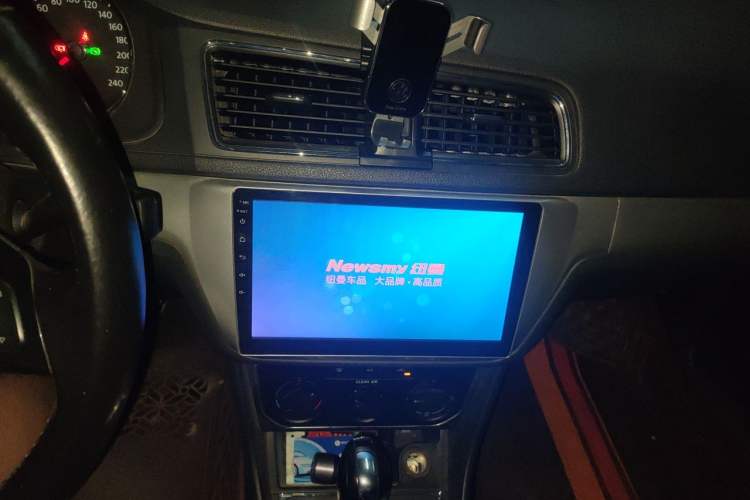 Used Volkswagen Lavida 2017 1.6L Automatic Comfort Edition Audio And AC Panel