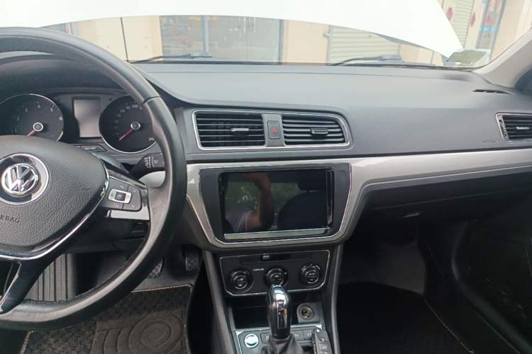Used Volkswagen Lavida 2017 230TSI DSG Comfort Edition Audio And AC Panel