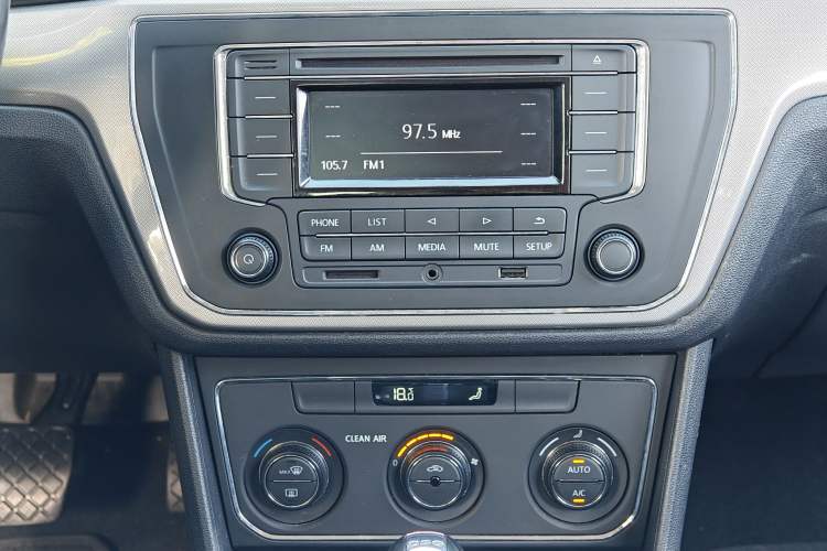 Used Volkswagen Lavida 2017 230TSI DSG Comfort Edition Audio And AC Panel