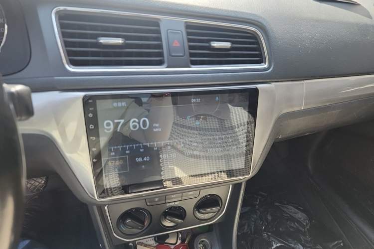 Used Volkswagen Lavida 2017 1.6L Manual Comfort Edition Audio And AC Panel