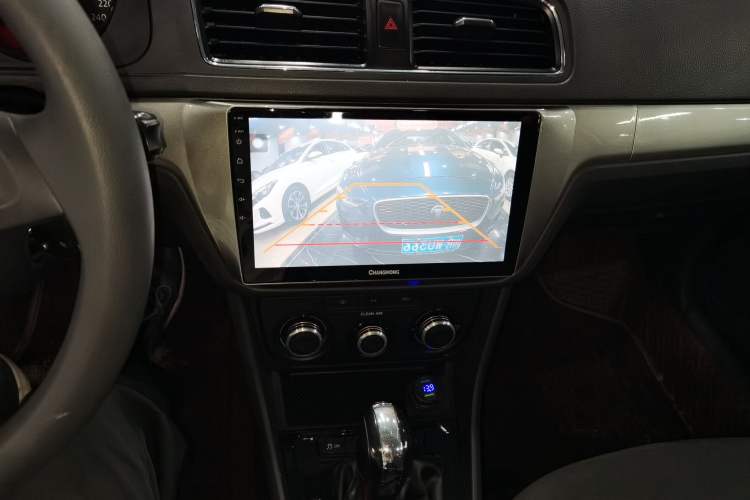 Used Volkswagen Lavida 2017 1.6L Automatic Fashion Edition Audio And AC Panel