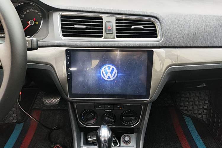 Used Volkswagen Lavida 2017 1.6L Automatic Comfort Edition Audio And AC Panel