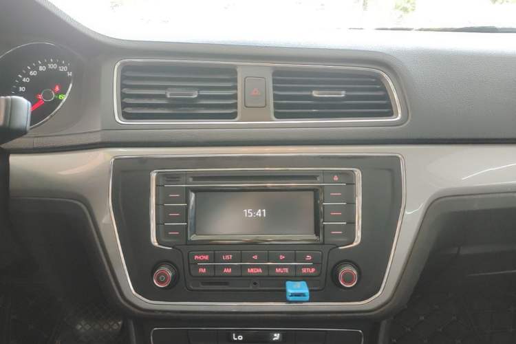Used Volkswagen Lavida 2017 230TSI DSG Comfort Edition Audio And AC Panel