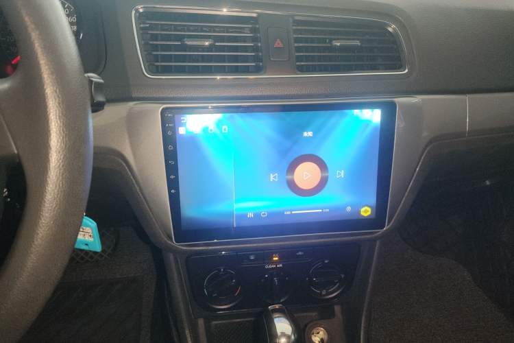 Used Volkswagen Lavida 2017 1.6L Automatic Fashion Edition Audio And AC Panel