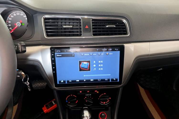 Used Volkswagen Lavida 2017 1.6L Automatic Fashion Edition Audio And AC Panel