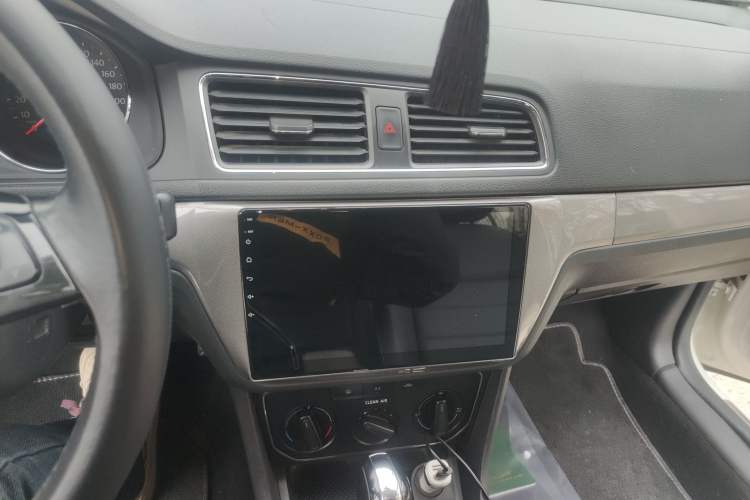 Used Volkswagen Lavida 2017 1.6L Automatic Comfort Edition Audio And AC Panel