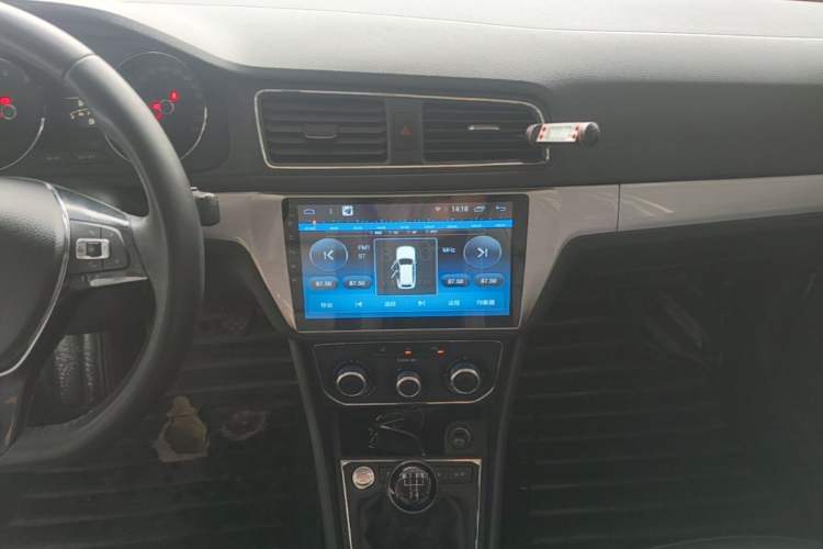 Used Volkswagen Lavida 2017 1.6L Manual Comfort Edition Audio And AC Panel