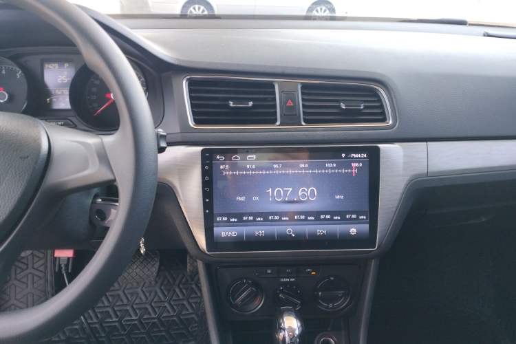 Used Volkswagen Lavida 2017 1.6L Automatic Fashion Edition Audio And AC Panel