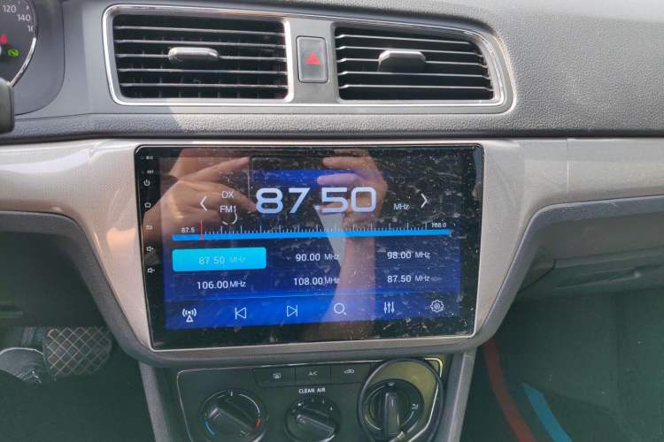 Used Volkswagen Lavida 2017 1.6L Automatic Comfort Edition Audio And AC Panel
