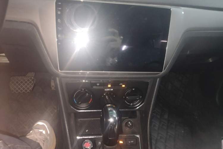Used Volkswagen Lavida 2017 1.6L Automatic Comfort Edition Audio And AC Panel