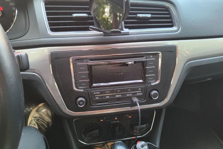 Used Volkswagen Lavida 2017 1.6L Automatic Comfort Edition Audio And AC Panel