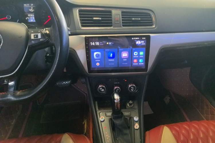 Used Volkswagen Lavida 2017 1.6L Automatic Fashion Edition Audio And AC Panel
