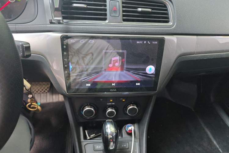 Used Volkswagen Lavida 2017 1.6L Automatic Fashion Edition Audio And AC Panel
