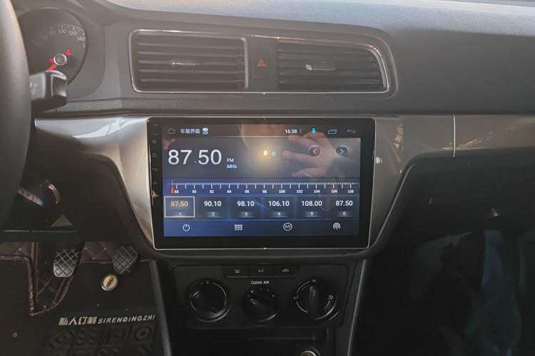 Used Volkswagen Lavida 2017 1.6L Manual Fashion Edition Audio And AC Panel
