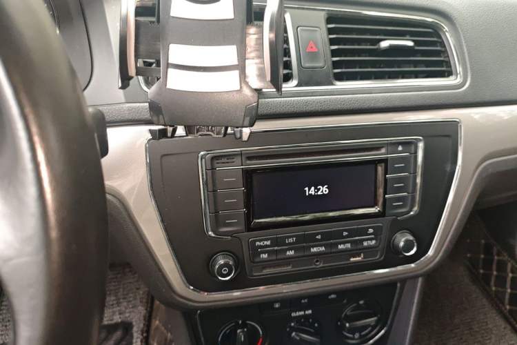 Used Volkswagen Lavida 2017 1.6L Automatic Comfort Edition Audio And AC Panel