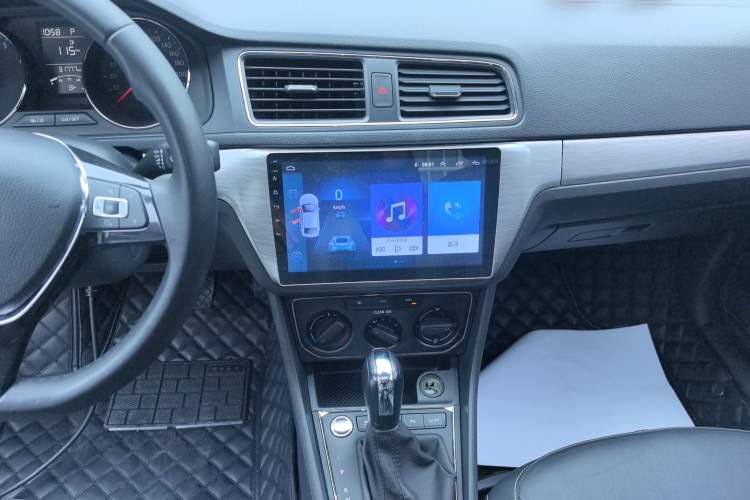 Used Volkswagen Lavida 2017 1.6L Automatic Comfort Edition Audio And AC Panel
