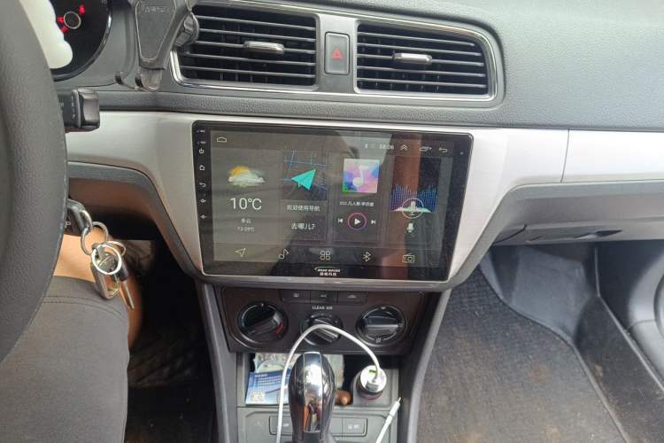 Used Volkswagen Lavida 2017 1.6L Automatic Fashion Edition Audio And AC Panel