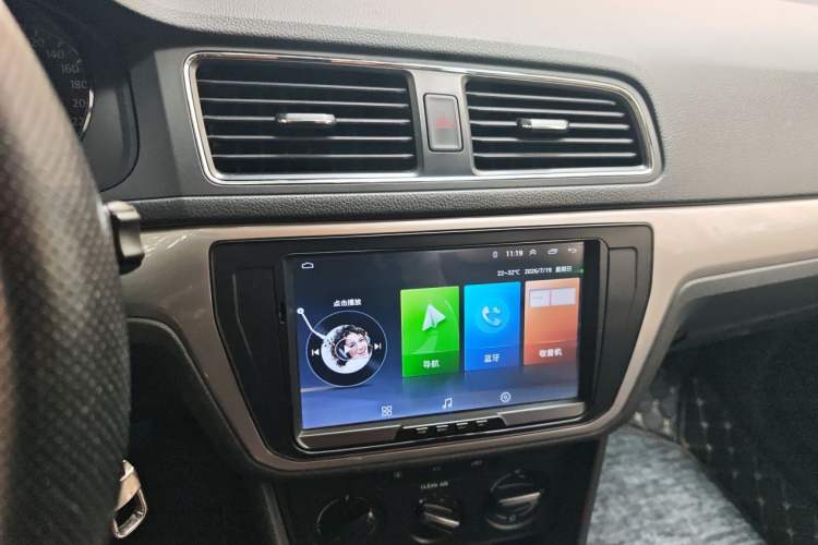 Used Volkswagen Lavida 2017 1.6L Manual Fashion Edition Audio And AC Panel