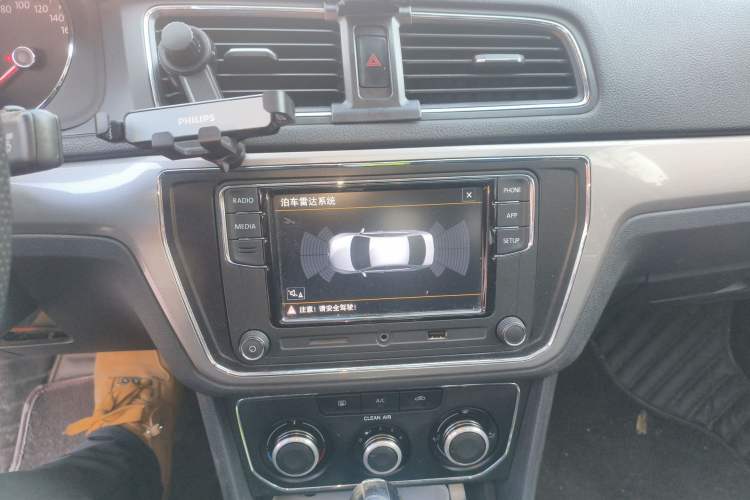 Used Volkswagen Lavida 2017 1.6L Automatic Comfort Edition Audio And AC Panel