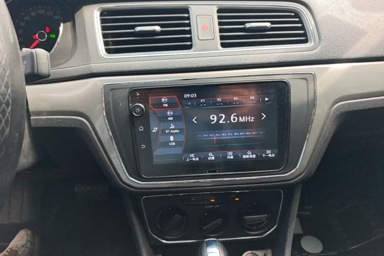 Used Volkswagen Lavida 2017 1.6L Automatic Comfort Edition Audio And AC Panel