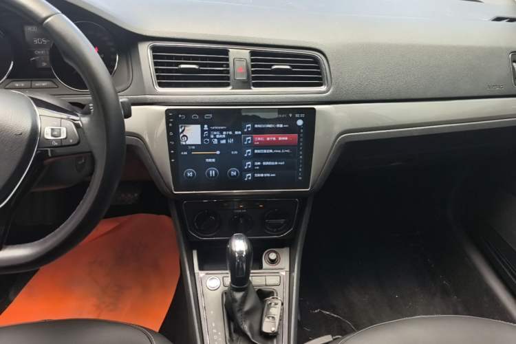 Used Volkswagen Lavida 2017 1.6L Automatic Comfort Edition Audio And AC Panel