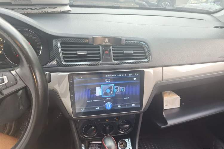 Used Volkswagen Lavida 2017 1.6L Automatic Comfort Edition Audio And AC Panel